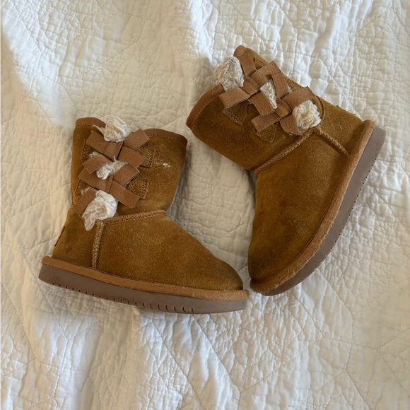 Koolaburra by Ugg Tan Suede baby uggs for Boots with Bow Details - Picture 1 of 5